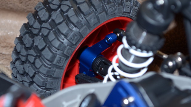 A photo of the aluminium rear hub carrier on a stock Platinum Slash